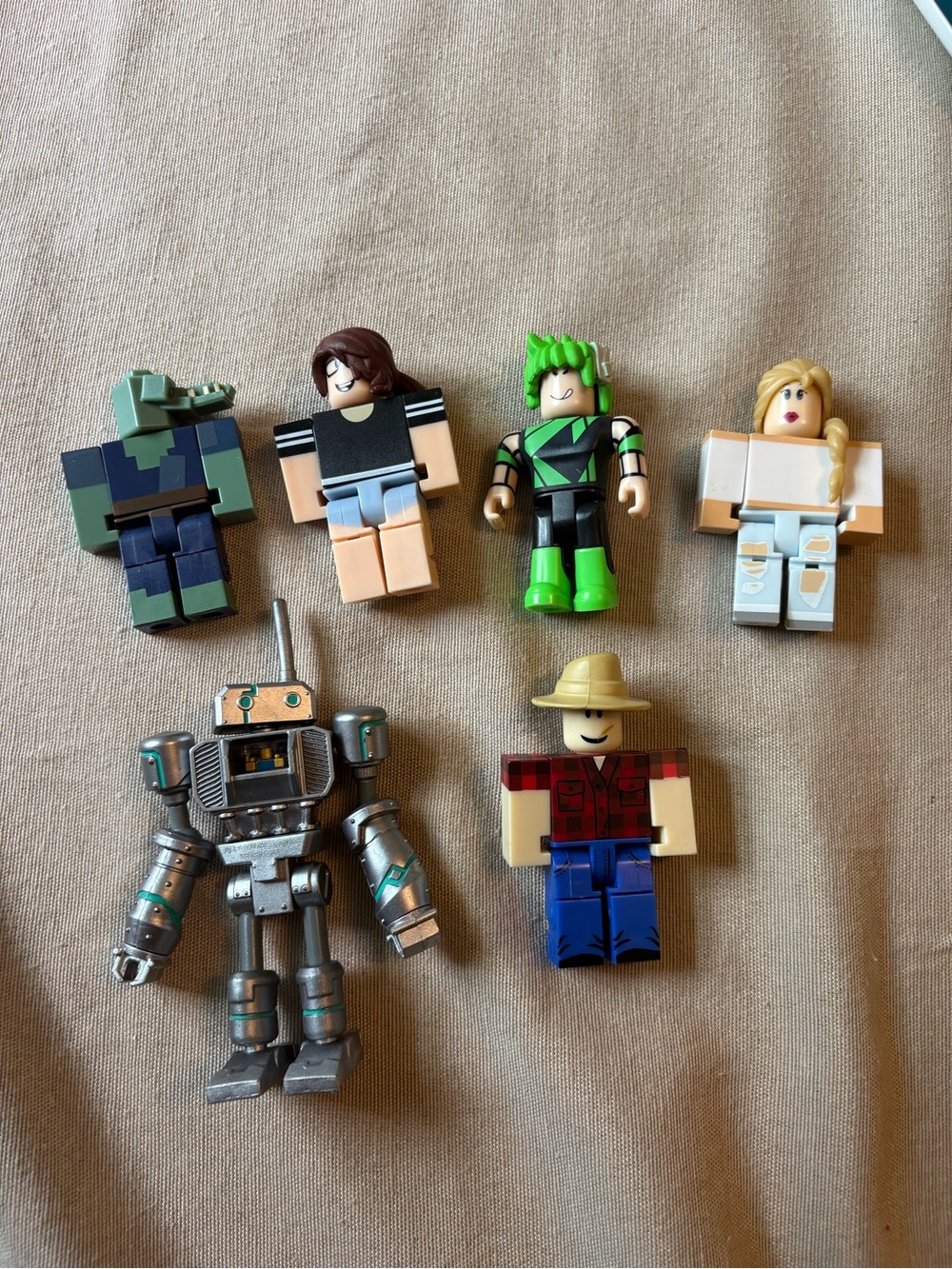 Assorted Kids Toy Figures Pack - Roblox